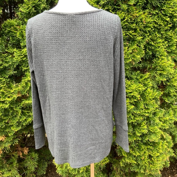 Lazy Sundays Gray  Embroidered waffle knit top med - Picture 5 of 7